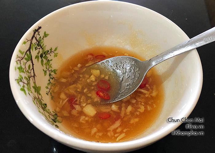 goi xoai xanh tom kho chua ngot lai gion gion, an het roi ca nha van hoi